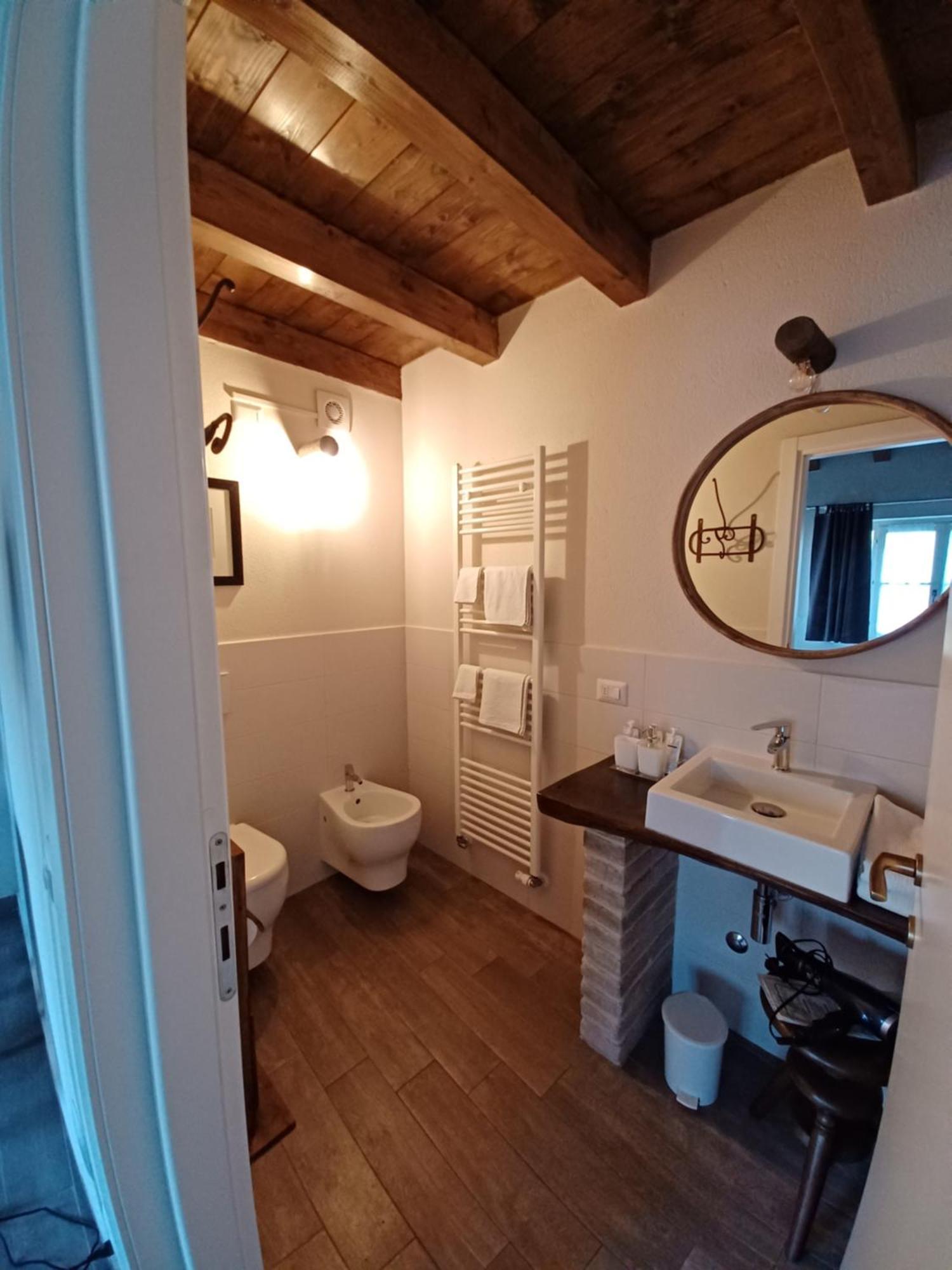 Country-Chic B&B "Il Pozzo E La Macina" Bardi Luaran gambar